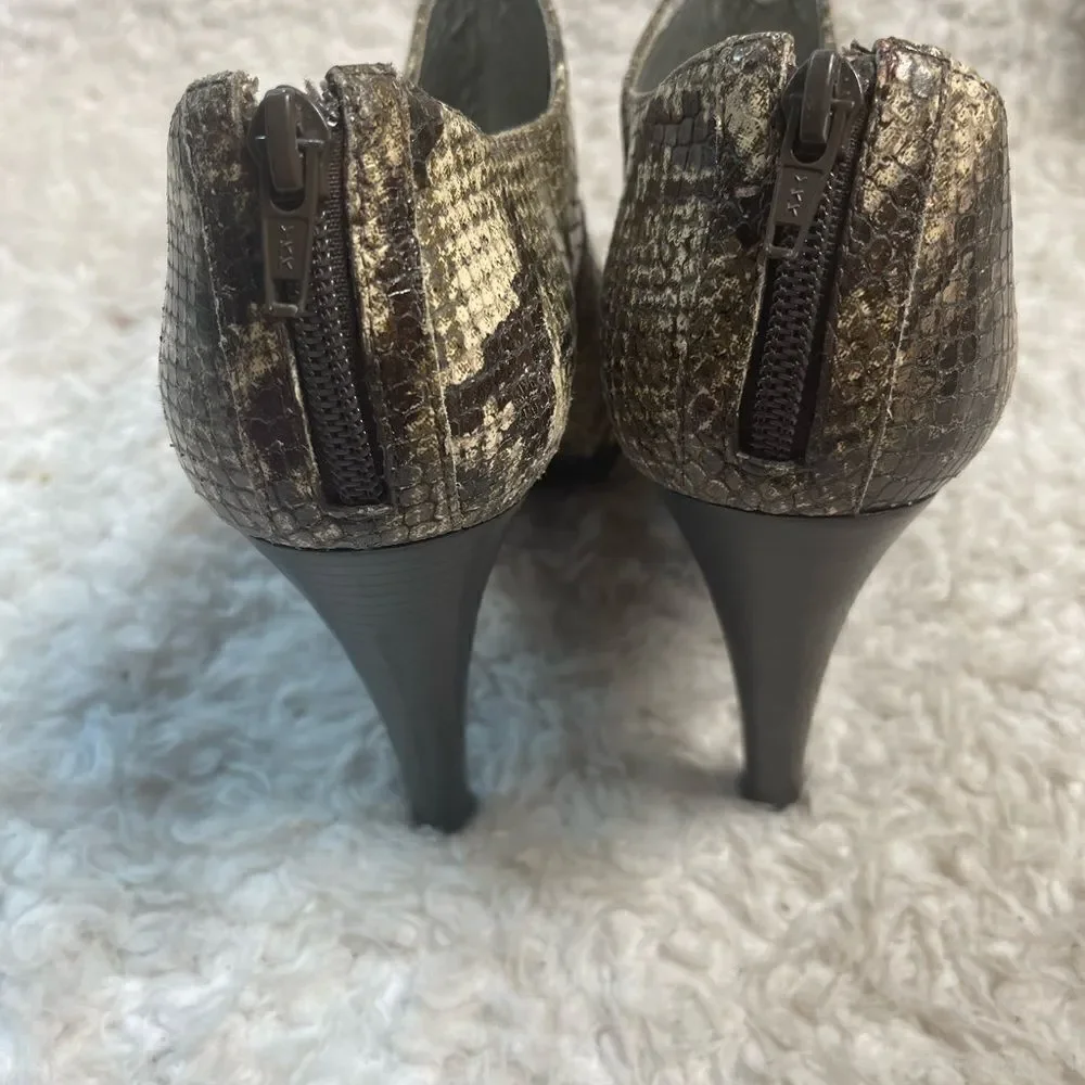 Gianni Bini leather snake skin print brown & beige booties peep toe heels SZ10M